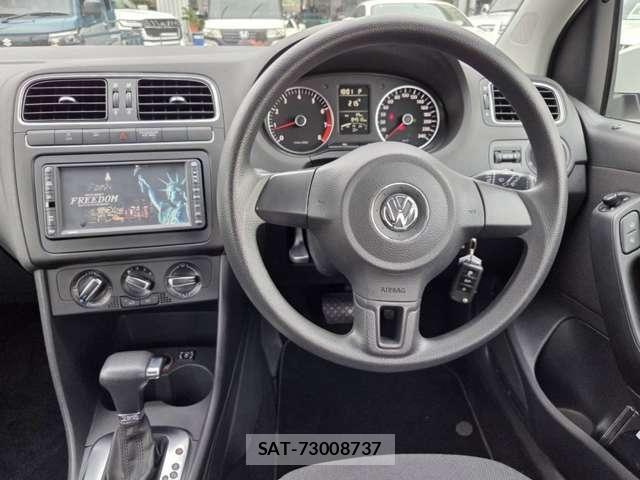 VolksWagen POLO 2010-05 7458841-1