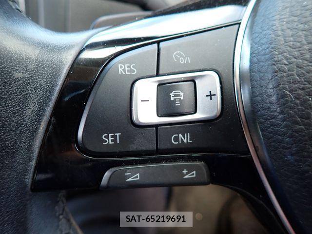 VolksWagen POLO 2015-06 7563087-11