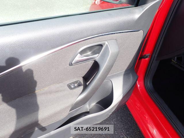 VolksWagen POLO 2015-06 7563087-17