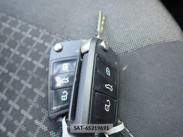 VolksWagen POLO 2015-06 7563087-26