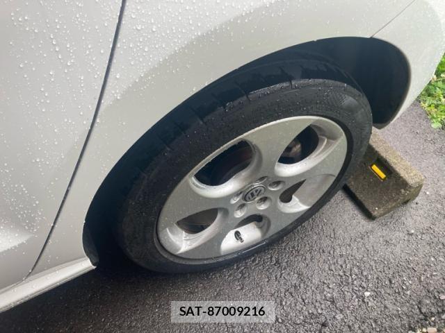 VolksWagen POLO 2016-10 7563089-11
