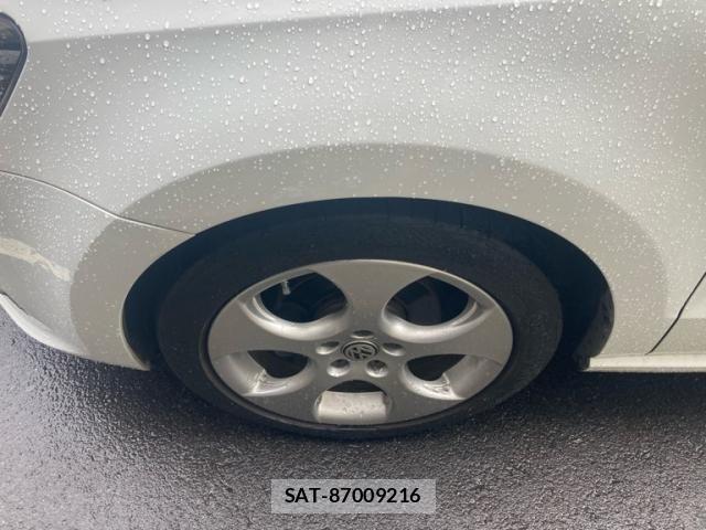 VolksWagen POLO 2016-10 7563089-12