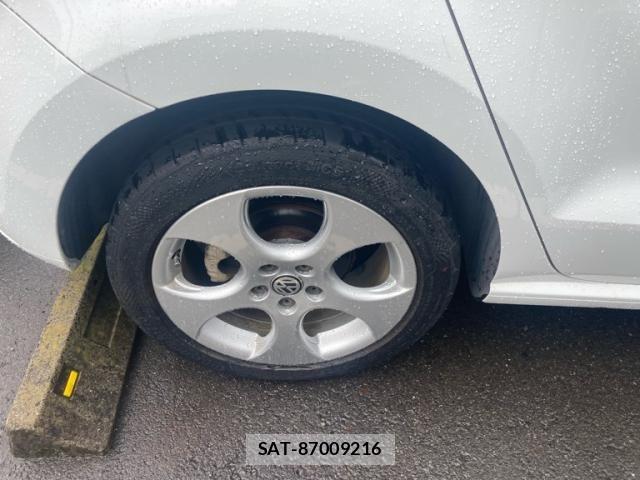 VolksWagen POLO 2016-10 7563089-13