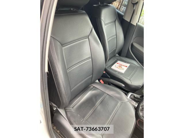 VolksWagen POLO 2011-04 7621349-16