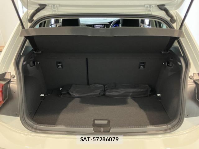 VolksWagen POLO 2022-08 7730729-28