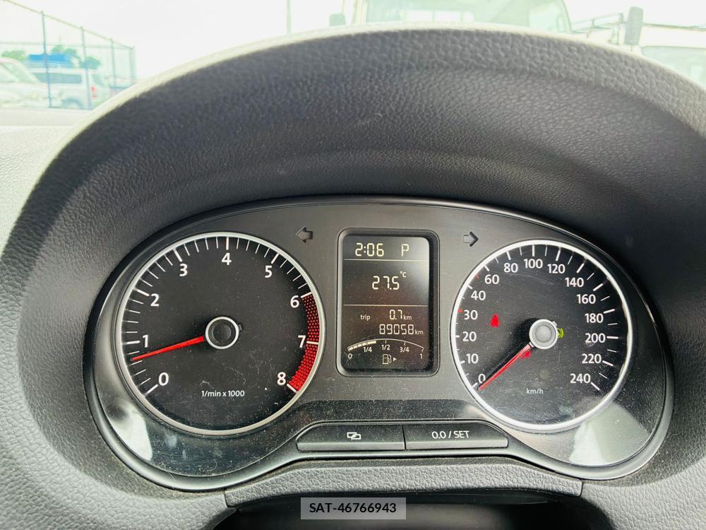 VolksWagen POLO 2010-06 7331200-15