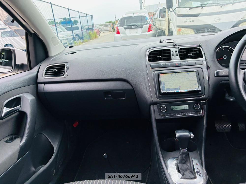 VolksWagen POLO 2010-06 7331200-17