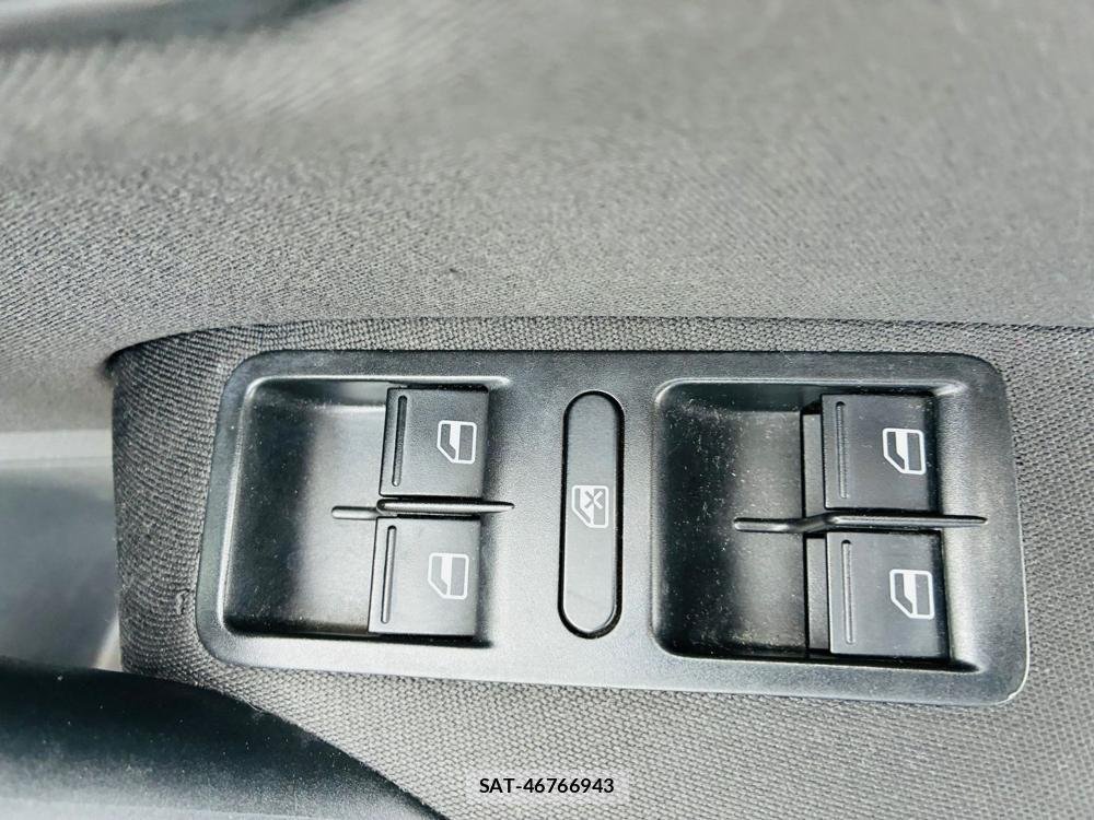 VolksWagen POLO 2010-06 7331200-21