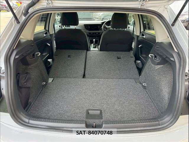 VolksWagen POLO 2018-05 7964398-17
