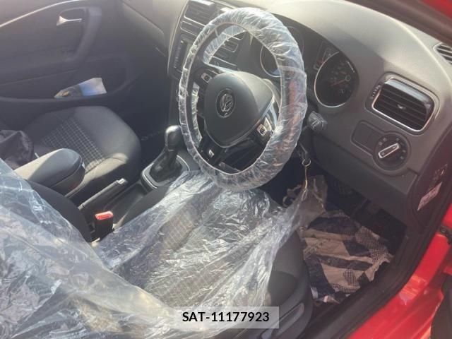 VolksWagen POLO 2017-09 7981578-15