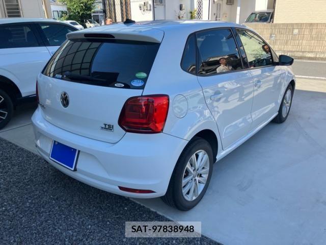 VolksWagen POLO 2018-01 8039201-3