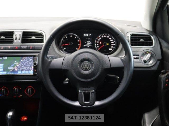 VolksWagen POLO 2014-05 8039199-17
