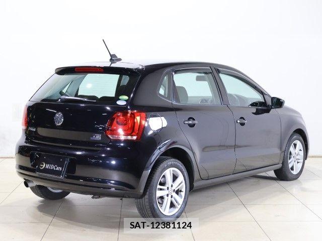 VolksWagen POLO 2014-05 8039199-1