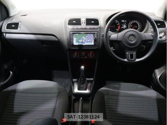 VolksWagen POLO 2014-05 8039199-2