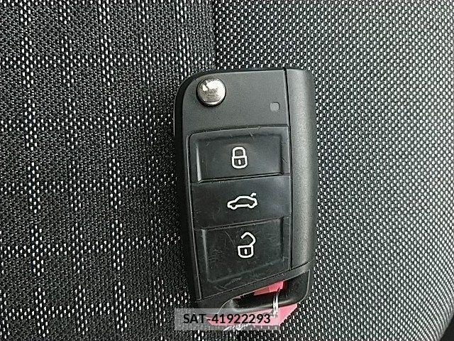 VolksWagen POLO 2014-10 8076149-24