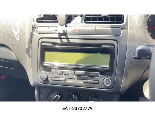 VolksWagen POLO 2010-03 8076150-12