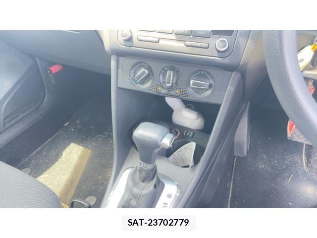VolksWagen POLO 2010-03 8076150-13
