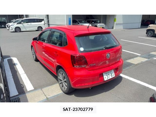 VolksWagen POLO 2010-03 8076150-1