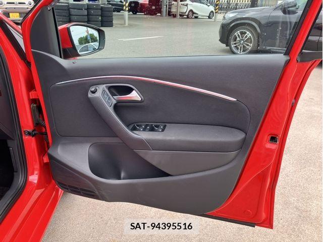 VolksWagen POLO 2017-07 8102728-9
