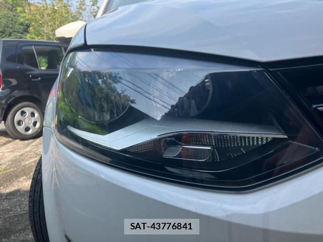 VolksWagen POLO 2014-06 8102733-9