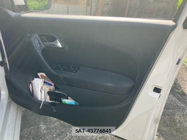 VolksWagen POLO 2014-06 8102733-11