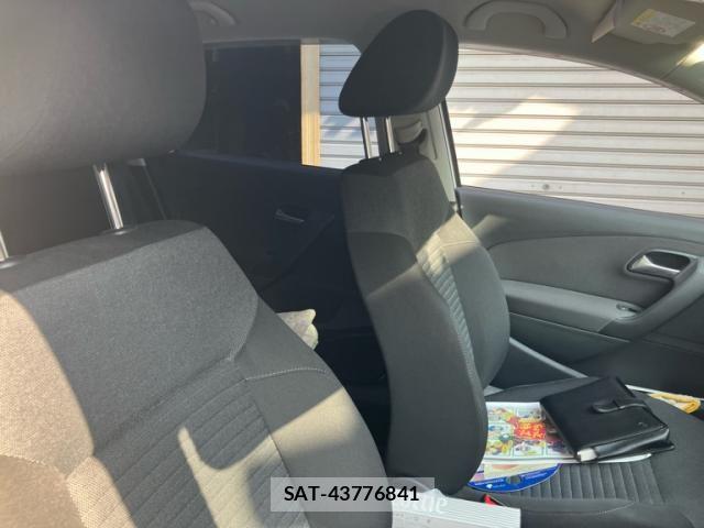 VolksWagen POLO 2014-06 8102733-13