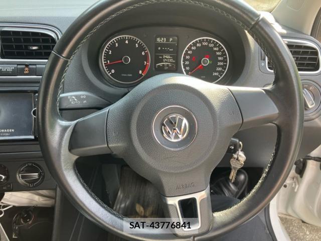 VolksWagen POLO 2014-06 8102733-14