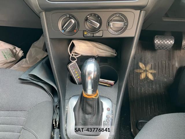VolksWagen POLO 2014-06 8102733-15