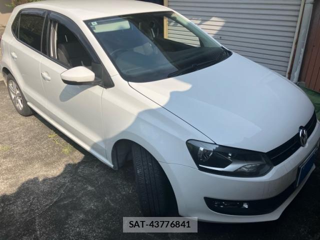 VolksWagen POLO 2014-06 8102733-1