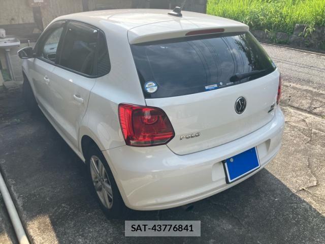 VolksWagen POLO 2014-06 8102733-3