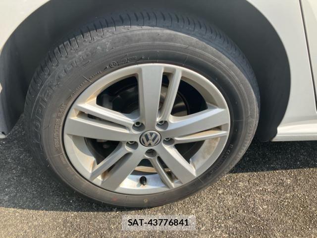 VolksWagen POLO 2014-06 8102733-6