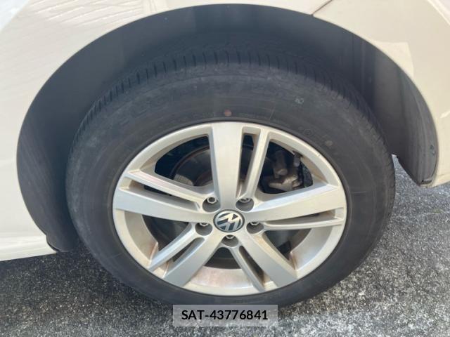 VolksWagen POLO 2014-06 8102733-7