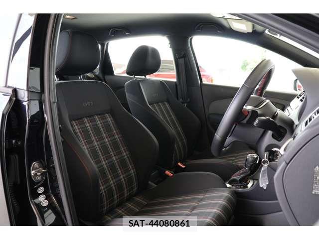 VolksWagen POLO 2013-06 8102731-13