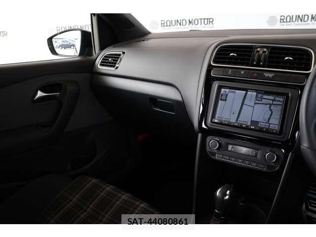 VolksWagen POLO 2013-06 8102731-16