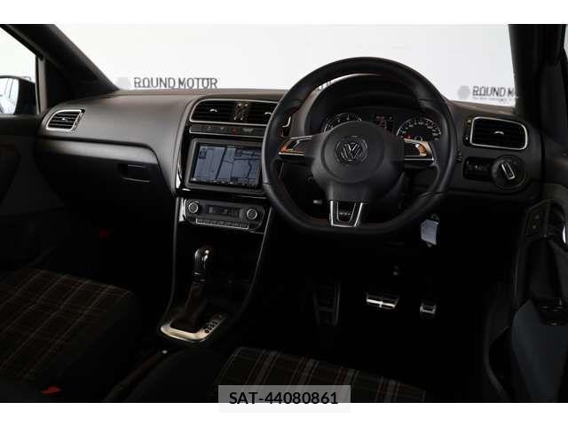 VolksWagen POLO 2013-06 8102731-1