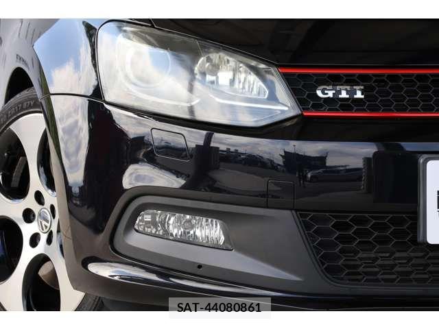 VolksWagen POLO 2013-06 8102731-4