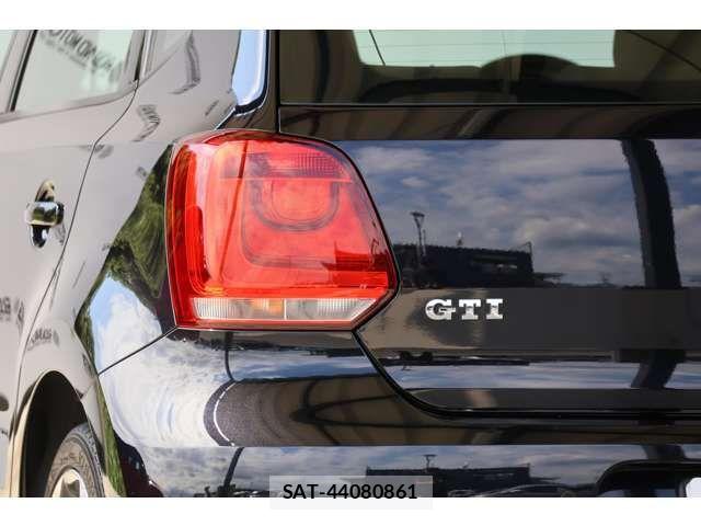 VolksWagen POLO 2013-06 8102731-7