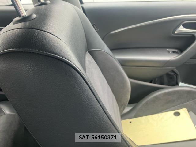 VolksWagen POLO 2018-01 8102730-19
