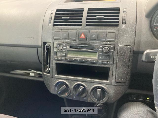 VolksWagen POLO 2003-03 8133014-23