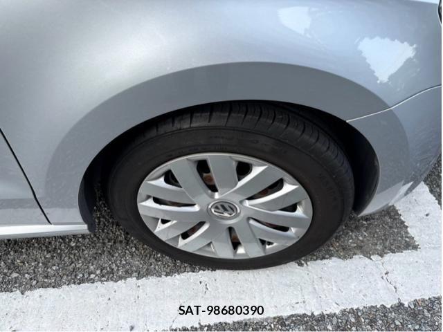VolksWagen POLO 2009-11 8133011-12