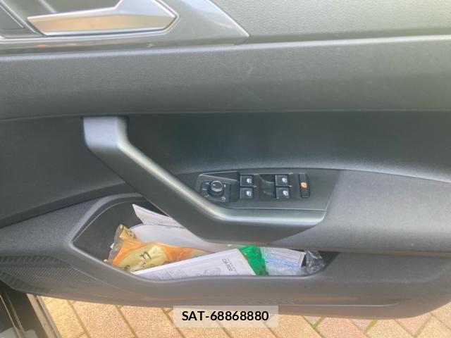VolksWagen POLO 2018-07 8133008-17