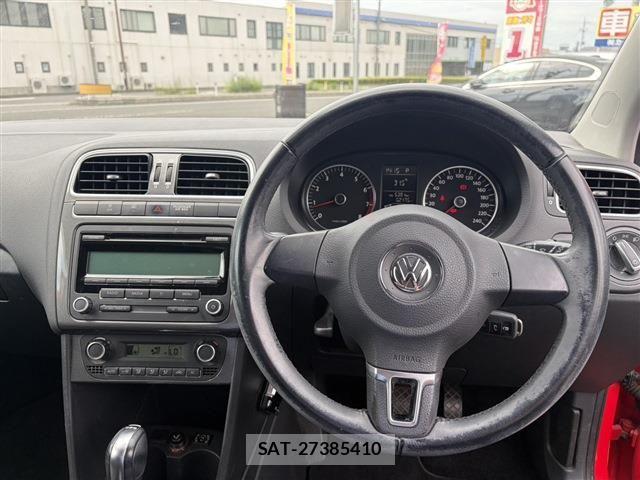 VolksWagen POLO 2011-05 8211026-12