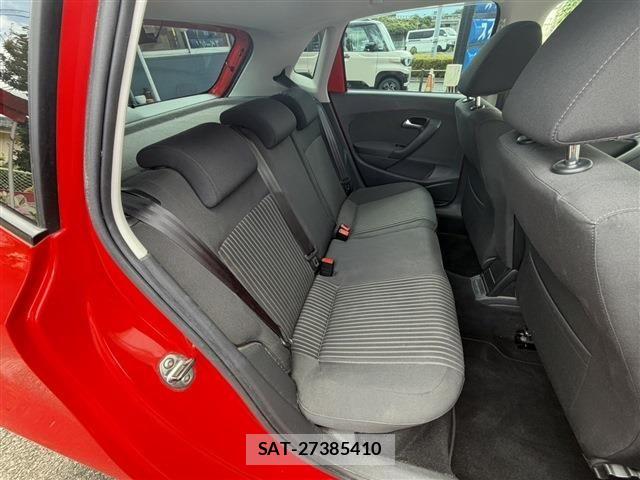 VolksWagen POLO 2011-05 8211026-6