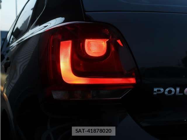 VolksWagen POLO 2011-12 8211025-11