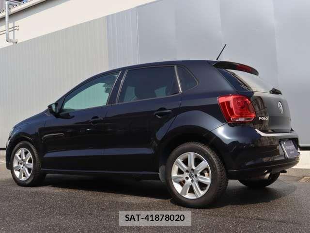 VolksWagen POLO 2011-12 8211025-3