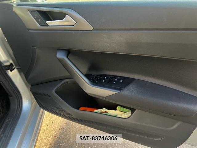 VolksWagen POLO 2021-09 8232415-15