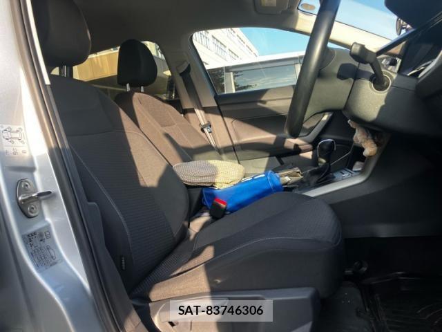VolksWagen POLO 2021-09 8232415-16