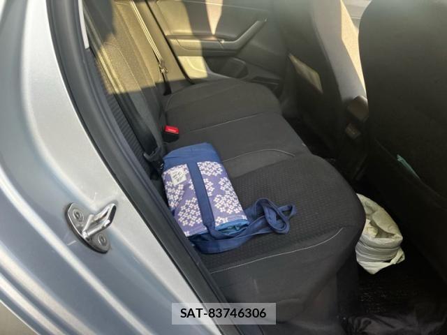 VolksWagen POLO 2021-09 8232415-17