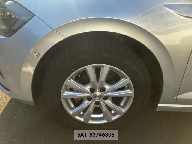 VolksWagen POLO 2021-09 8232415-7