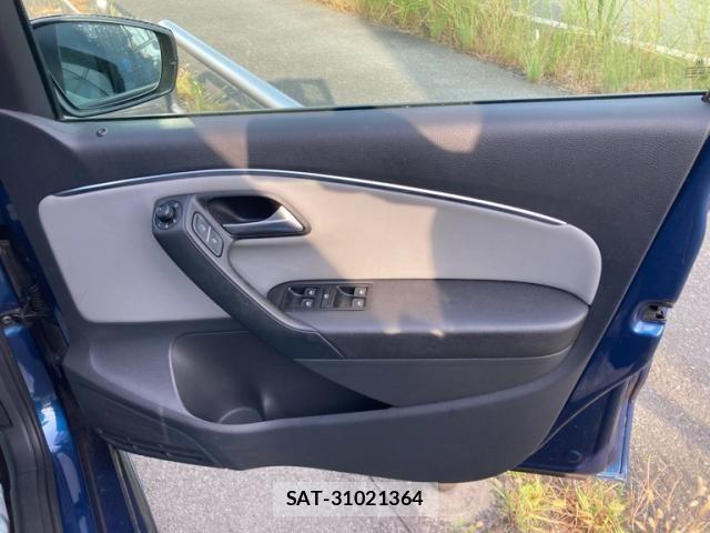 VolksWagen POLO 2015-09 8232416-13